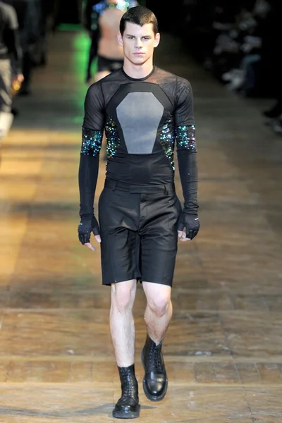 Look 13